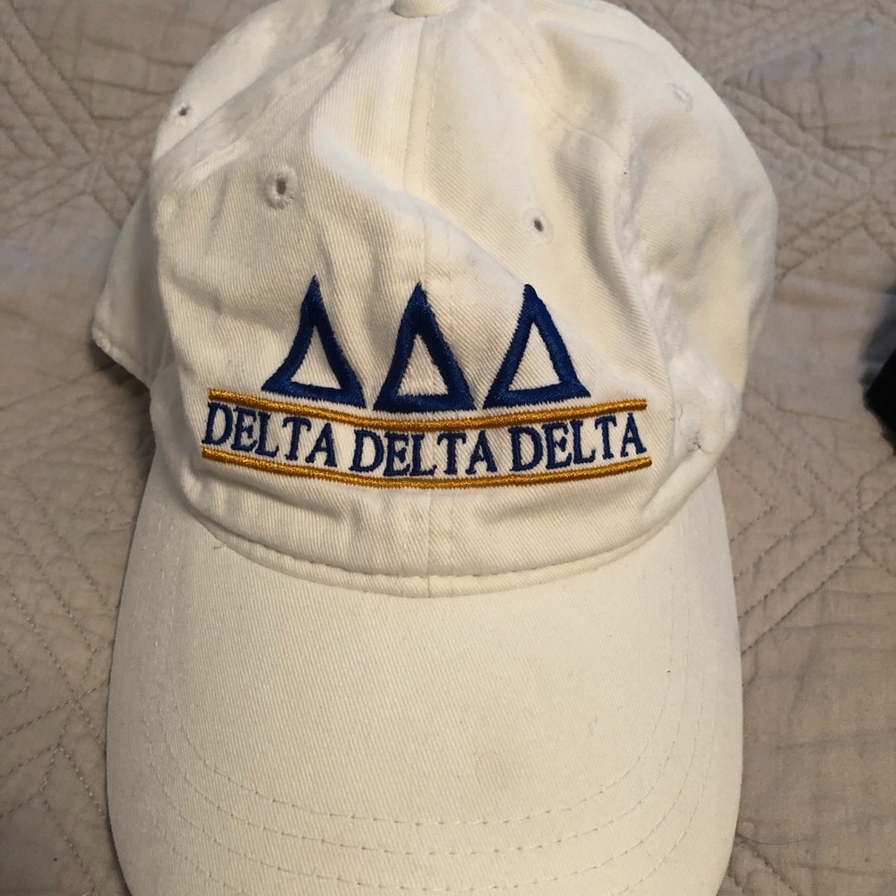 Tri delta hat